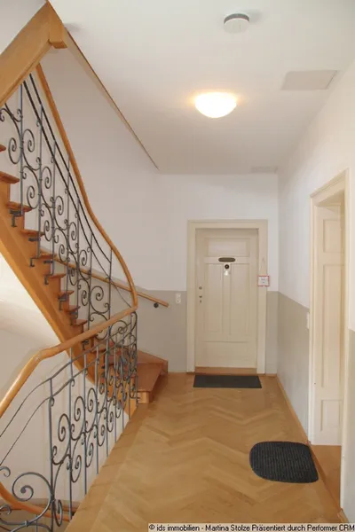 Mitten im schönsten Haidhausen – am Bordeauxplatz: 3-Zi.-Altbau-Whg. im 4.OG mit Aufzug