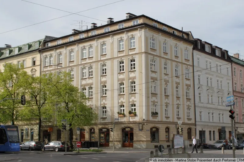 Mitten im schönsten Haidhausen – am Bordeauxplatz: 3-Zi.-Altbau-Whg. im 3.OG mit Aufzug