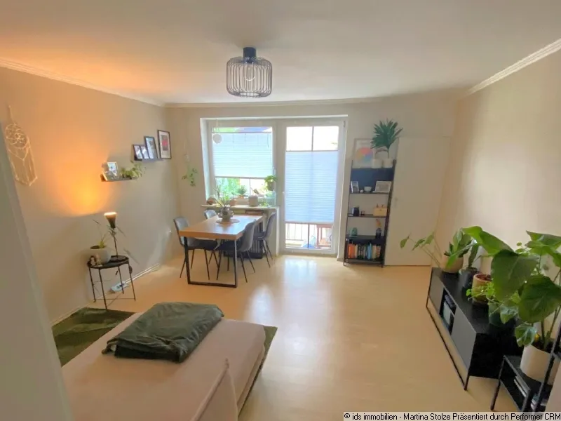 Berg am Laim: ruhige, renovierte 2-1/2-Zi.-Whg. mit Süd-Balkon im 3.OG (oberste Etage)