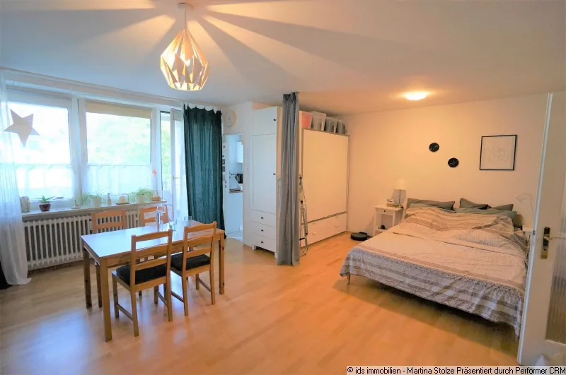 Sendling: gemütliches Appartement mit West-Loggia und EBK im 3.OG