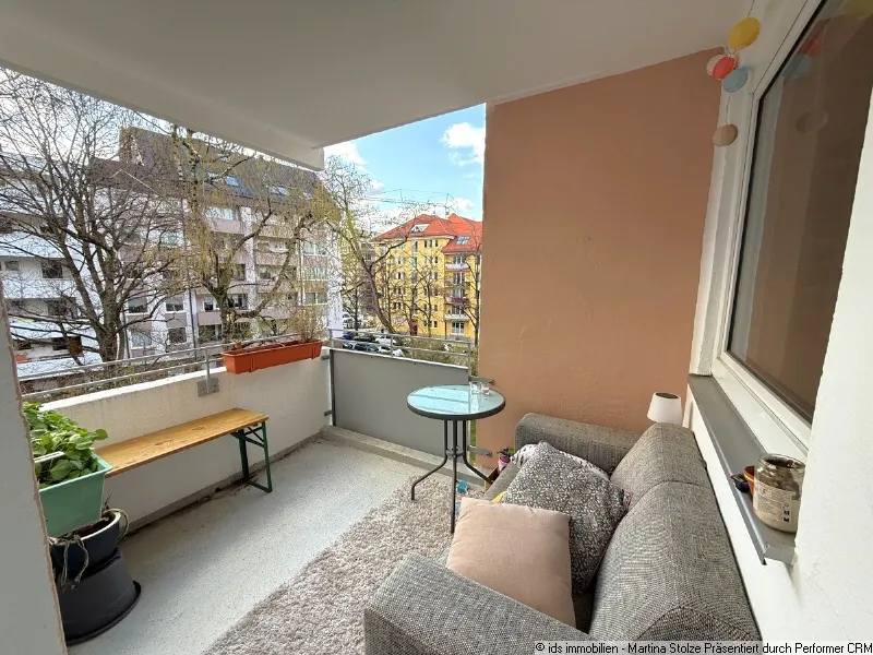 Haidhausen N&auml;he Prinzregentenplatz: ruhige 2-Zi.-Whg. mit West-Balkon + EBK im 3.OG mit Aufzug