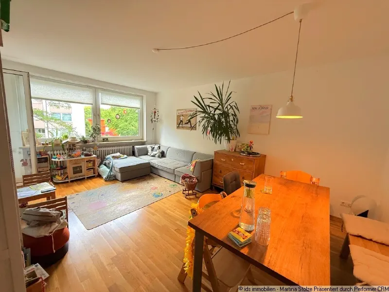 Haidhausen zw. Prinzregentenplatz u. Ostbahnhof: gem&uuml;tliche, renov. 3-Zi.-Whg. mit EBK + West-Balkon