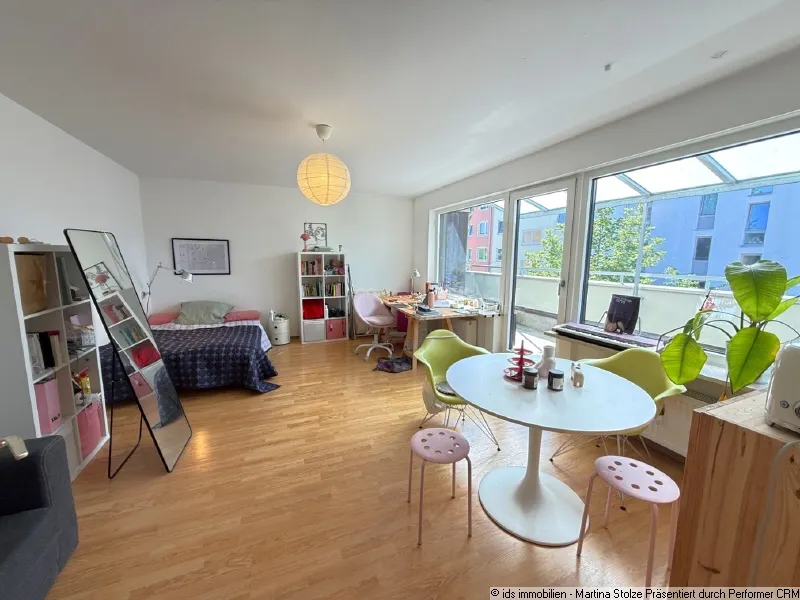 Sendling – N&auml;he U6: gem&uuml;tliches, ruhiges Appartement mit gro&szlig;er S&uuml;d-West-DT im R&uuml;ckgeb&auml;ude