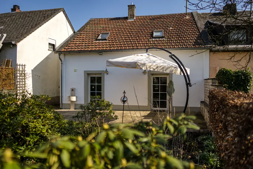 Sonnenschirm auf Terrasse