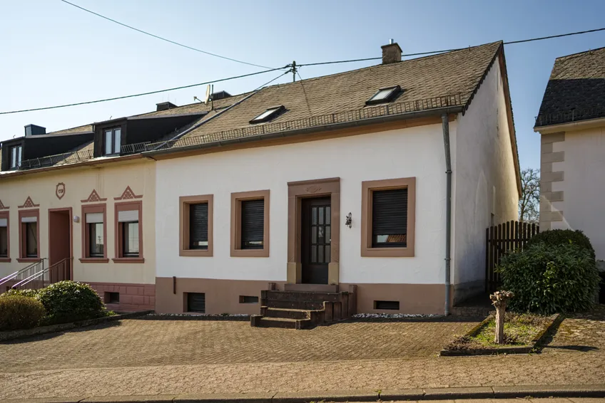 Sehr gepflegtes kleines Haus mit Garten in Wadrill Häuser verkaufen