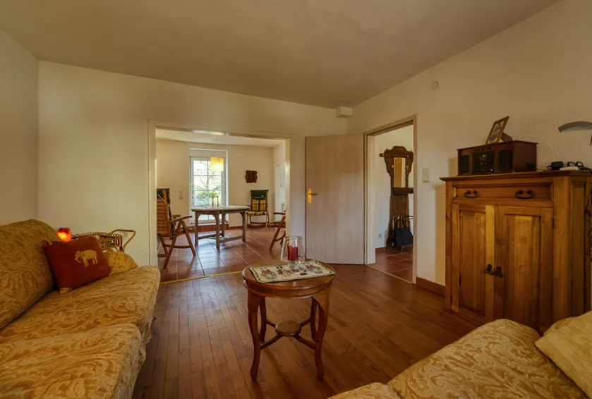 Blick Richtung Esszimmer und Flur