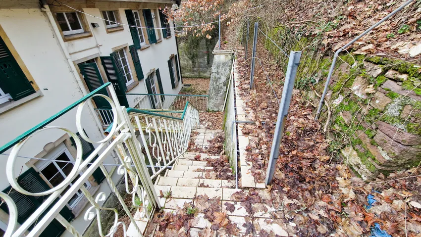 Zugang Treppe zum hinteren Grundstücksteil