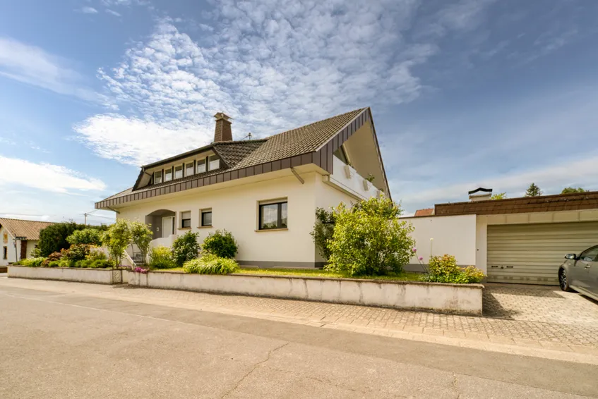 1-2 Fam. Bungalow mit ausgebautem Dachgeschoss