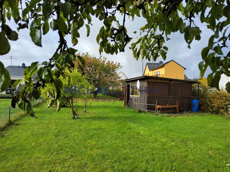 Garten mit Hütte 