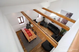 19249 HomeCompany Dresden Möbliert/ Furnished Traumhafte 4-Zimmer Maisonett-Wohnung mit Blick zur Elbe max. 4 Personen