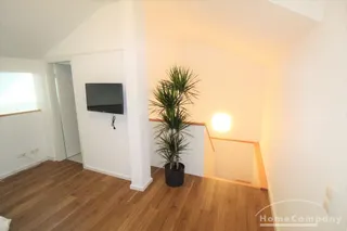 19249 HomeCompany Dresden Möbliert/ Furnished Traumhafte 4-Zimmer Maisonett-Wohnung mit Blick zur Elbe max. 4 Personen