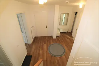 19249 HomeCompany Dresden Möbliert/ Furnished Traumhafte 4-Zimmer Maisonett-Wohnung mit Blick zur Elbe max. 4 Personen