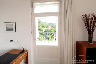 20330G HomeCompany Dresden Möbliert/Furnished 2-Zimmer Apartment mit phantastischer Aussicht über die Stadt am Loschwitzer Elbhang, grosse Dachterrasse max. 2 Personen