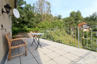 20330G HomeCompany Dresden Möbliert/Furnished 2-Zimmer Apartment mit phantastischer Aussicht über die Stadt am Loschwitzer Elbhang, grosse Dachterrasse max. 2 Personen