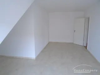 Individuelle Dachwohnung mit offener Küche!