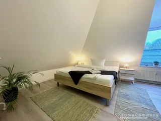 27462 HomeCompany Dresden Möbliert/Furnished 2-Zimmer Dachgeschoß-Apartment in Dresden-Grosszschachwitz max. 3 Personen