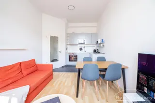 2762203 HomeCompany Dresden Möbliert/Furnished 2-Zimmer Apartment in Dresden-Neustadt max.2 Personen
