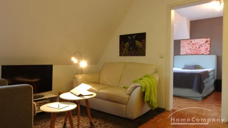 27987 HomeCompany Möbliert/Furnished Dachgeschoss-Wohnung in Leipzig-Schleußig max. 2 Personen
