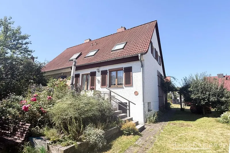 28146 HomeCompany Dresden Möbliert/Furnished Doppelhaushälfte mit Grundstück in Dresden-Leubnitz-Neuostra max. 2 Personen