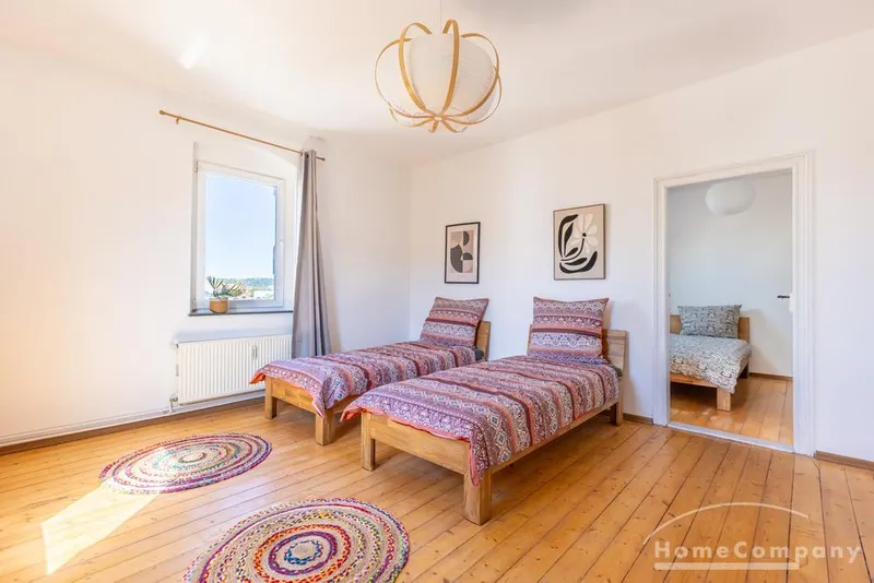28289 HomeCompany Möbliert/Furnished Hübsche große Altbauwohnung mit Holzfußboden in Meißen Mansardgeschoß! max. 4 Personen