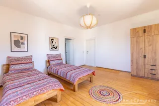 28289 HomeCompany Möbliert/Furnished Hübsche große Altbauwohnung mit Holzfußboden in Meißen Mansardgeschoß! max. 4 Personen