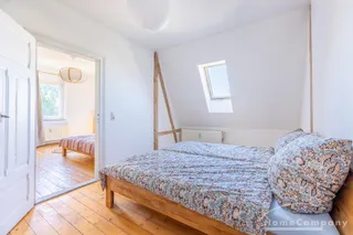 28289 HomeCompany Möbliert/Furnished Hübsche große Altbauwohnung mit Holzfußboden in Meißen Mansardgeschoß! max. 4 Personen