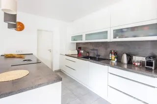28343 HomeCompany Dresden Möbliert/Furnished Exklusives 4-Zimmer Apartment in Dresden-Altstadt Nähe Frauenkirche max. 4 Personen!