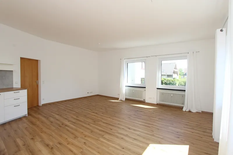 Sanierte 2-Zimmer-Wohnung mit Einbauküche und PKW-Stellplatz in Kassel-Niederzwehren - Photo 1