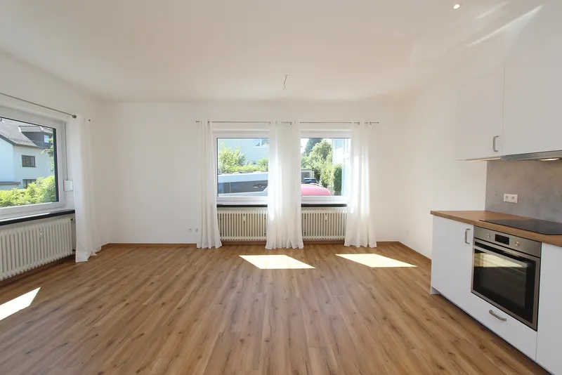 Sanierte 2-Zimmer-Wohnung mit Einbauküche und PKW-Stellplatz in Kassel-Niederzwehren - Photo 2