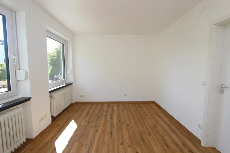 Sanierte 2-Zimmer-Wohnung mit Einbauküche und PKW-Stellplatz in Kassel-Niederzwehren - Photo 3