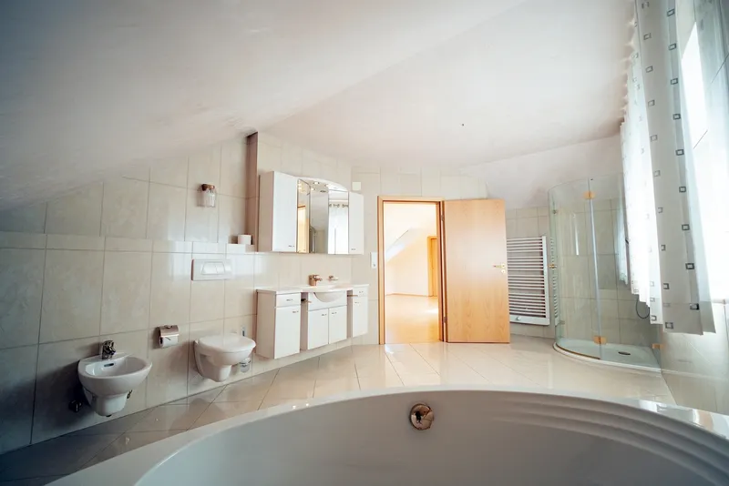 Badezimmer (1. OG)