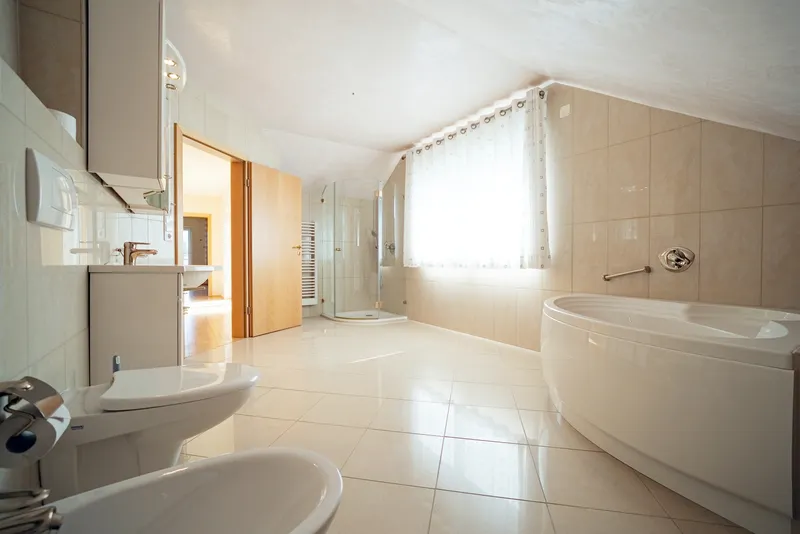 Badezimmer (1. OG)