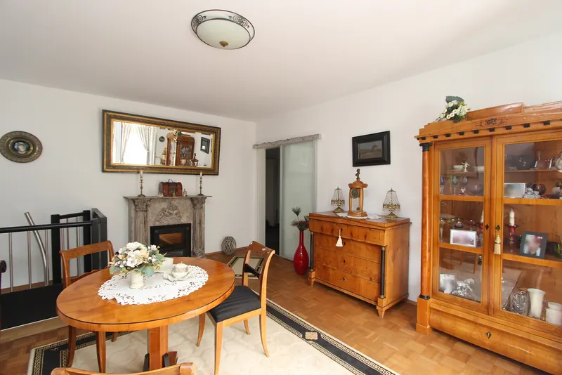 Wohnzimmer (obere Ebene)