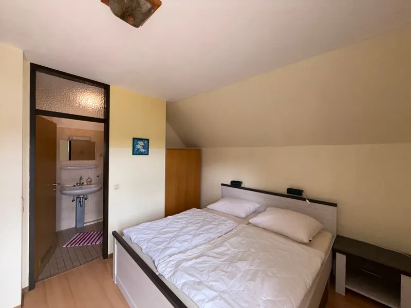 Schlafzimmer mit Bad 1. OG