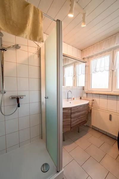 Badezimmer (1. OG)