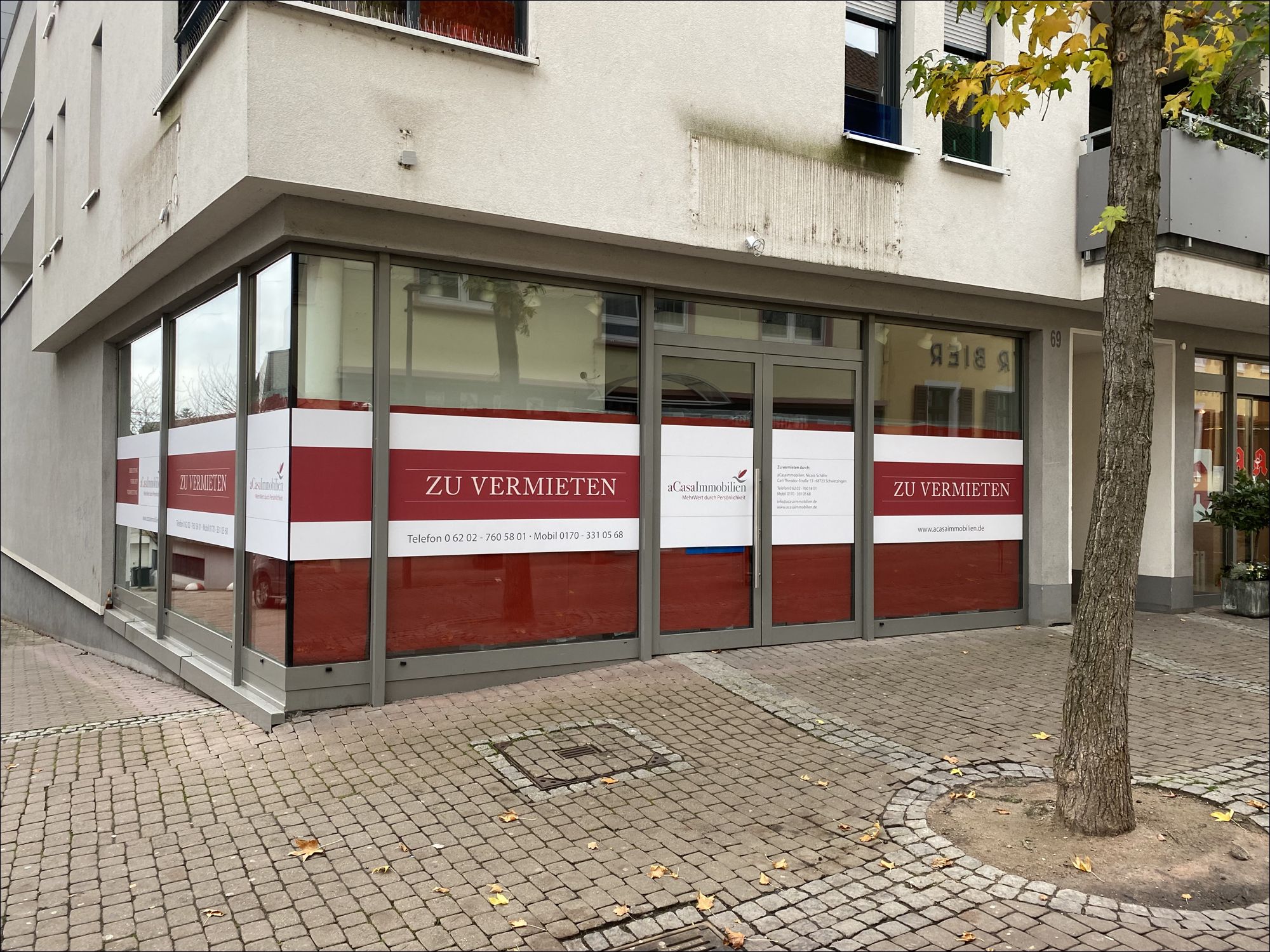 Strassenfront Ecke