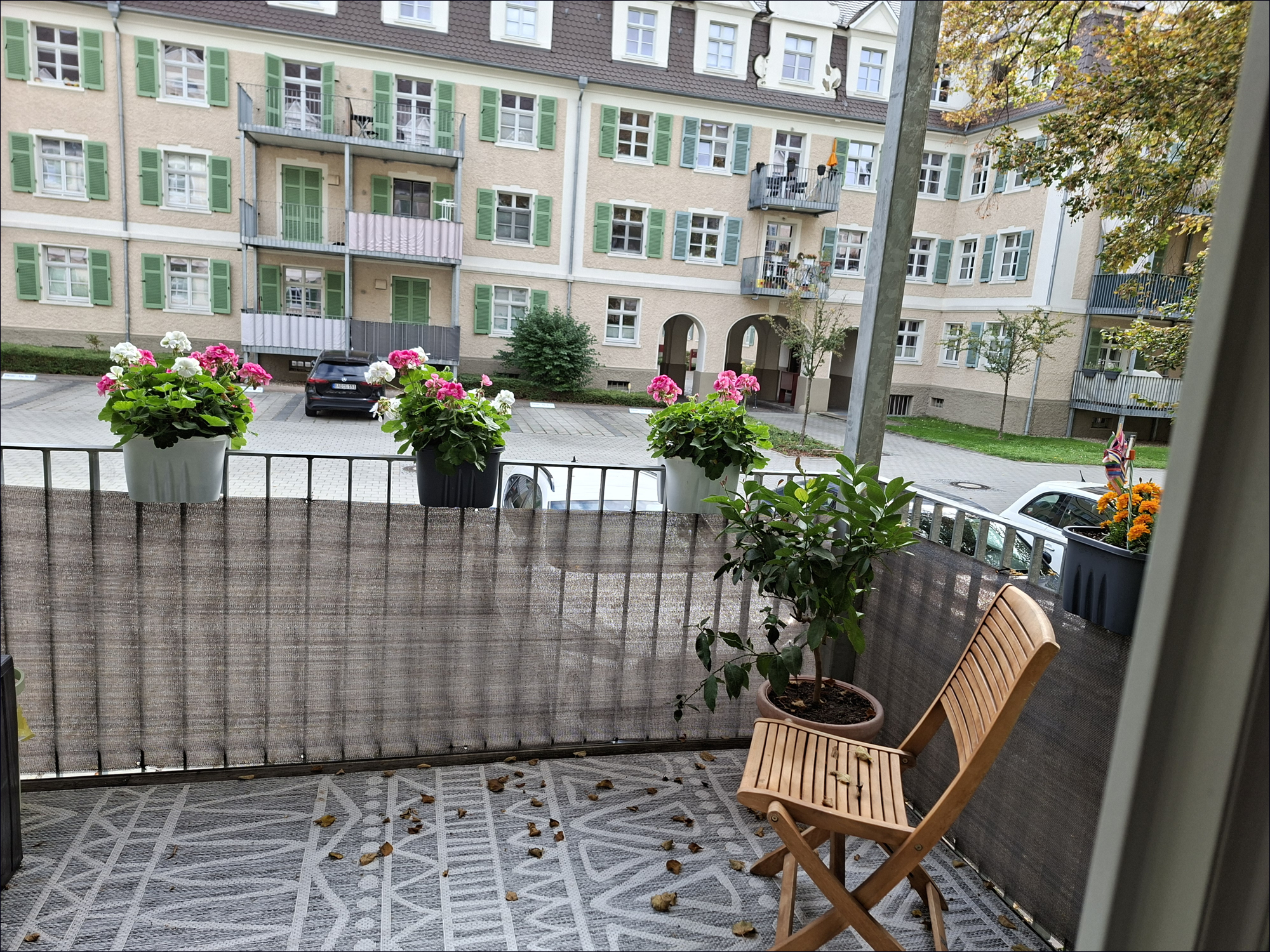Hübscher Balkon (Süd-Ost-Ausrichtung)