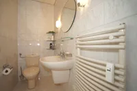separates WC