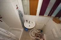 Gäste-WC mit Dusche