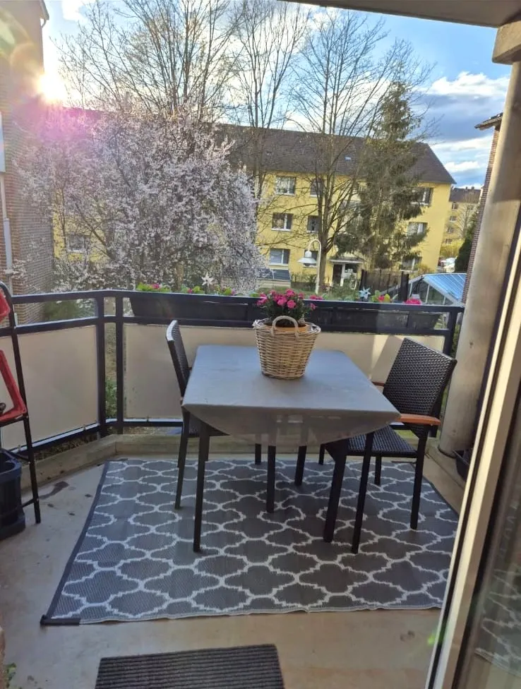 Schöne 3-Zimmer-Wohnung mit Balkon nahe der Straßenbahnstation der Linie 4 nach Köln! - Foto 3