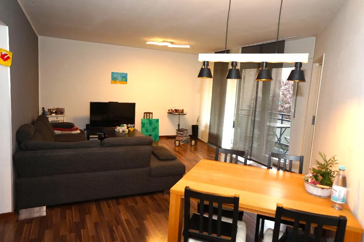 Schicke 3-Zimmer-Wohnung mit Balkon nahe der Straßenbahnstation der Linie 4 nach Köln! - Foto 1