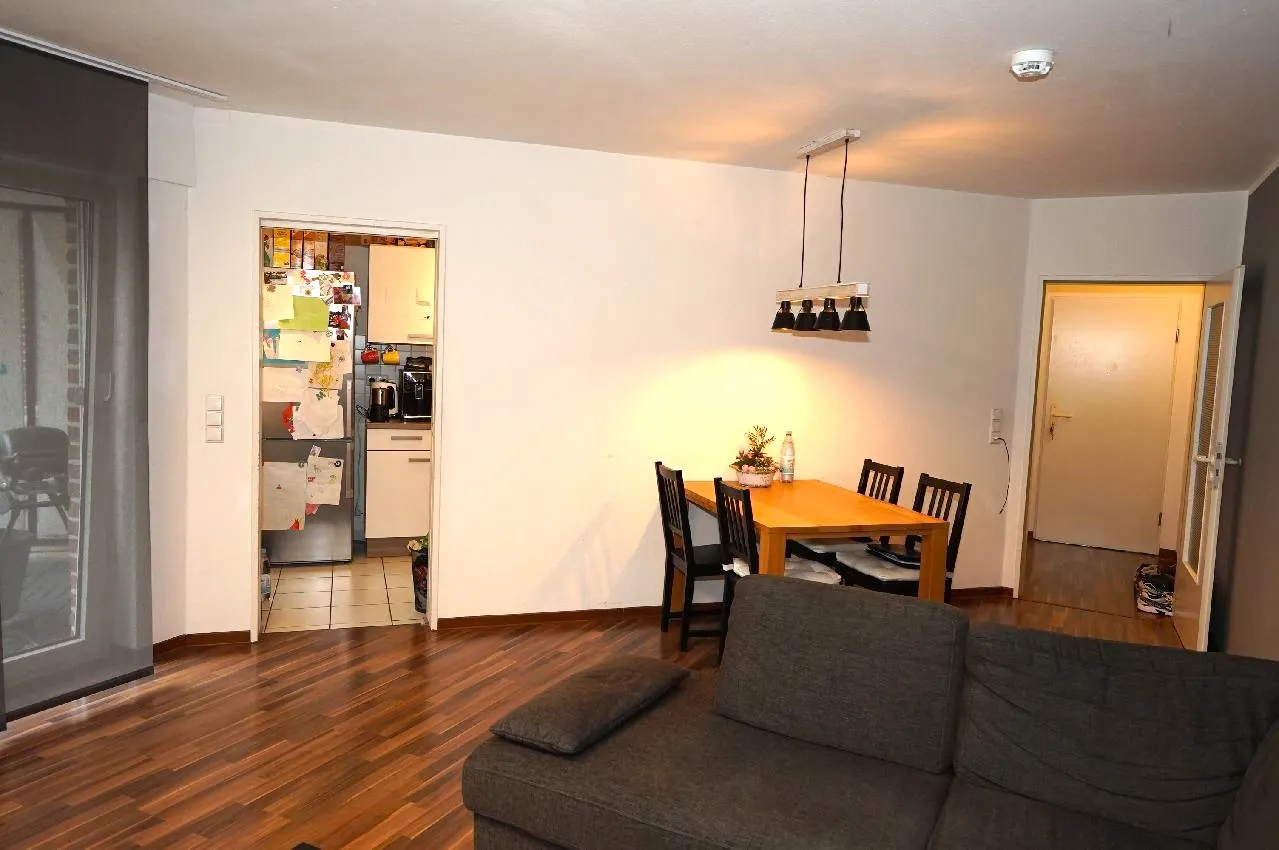 Schicke 3-Zimmer-Wohnung mit Balkon nahe der Straßenbahnstation der Linie 4 nach Köln! - Foto 2