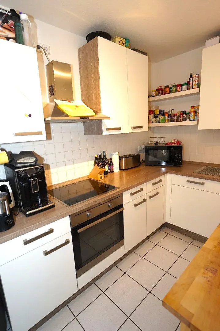 Schicke 3-Zimmer-Wohnung mit Balkon nahe der Straßenbahnstation der Linie 4 nach Köln! - Foto 5