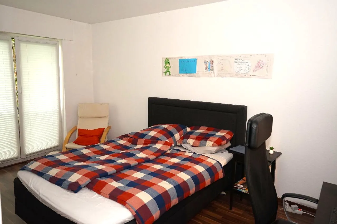 Schicke 3-Zimmer-Wohnung mit Balkon nahe der Straßenbahnstation der Linie 4 nach Köln! - Foto 4