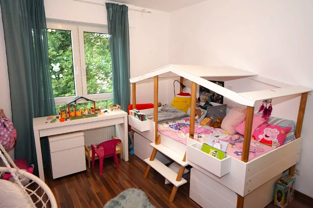 Schicke 3-Zimmer-Wohnung mit Balkon nahe der Straßenbahnstation der Linie 4 nach Köln! - Foto 3