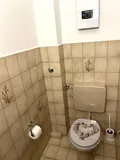 separates WC