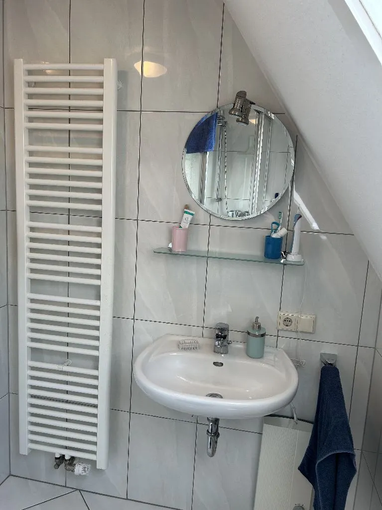 Gepflegte Dachgeschoss-Wohnung mit Einbauküche in Leverkusen-Küppersteg! - Foto 4