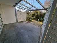 bedachte Terrasse