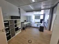 Büro 4 mit Glastrennung