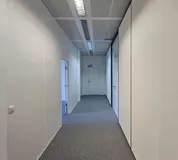 Flur zu 3 Büroräumen